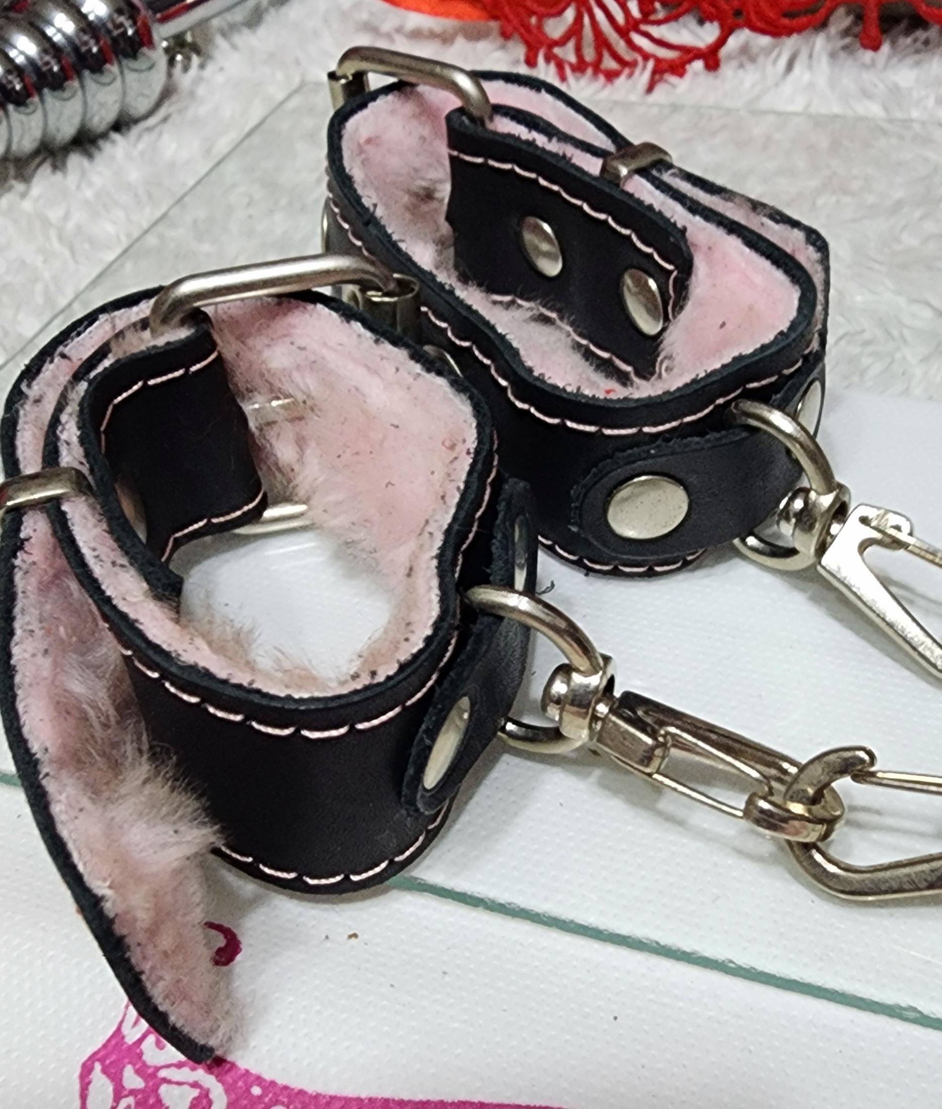 Esposas ecocuero + peluche - Imagen 2