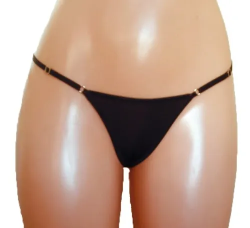Tanga negra con guipur .-